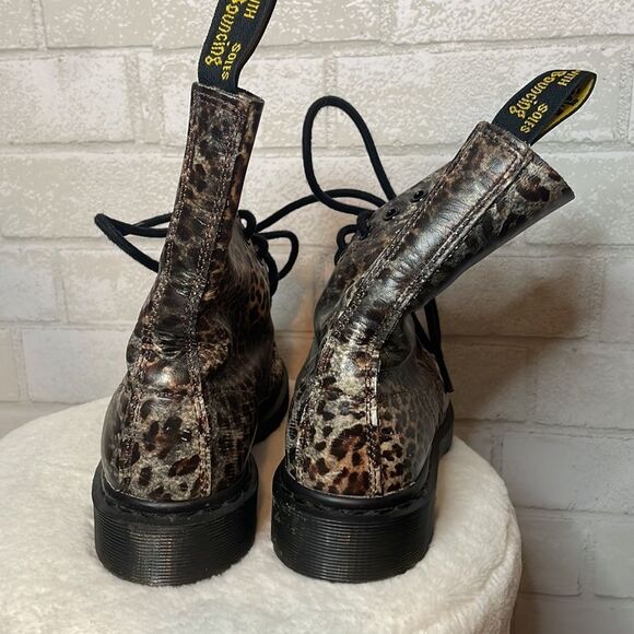 RARE Dr. Martens 14610 10 loophole laceup Leopard Printed Boots FLAW - Picture 4 of 10